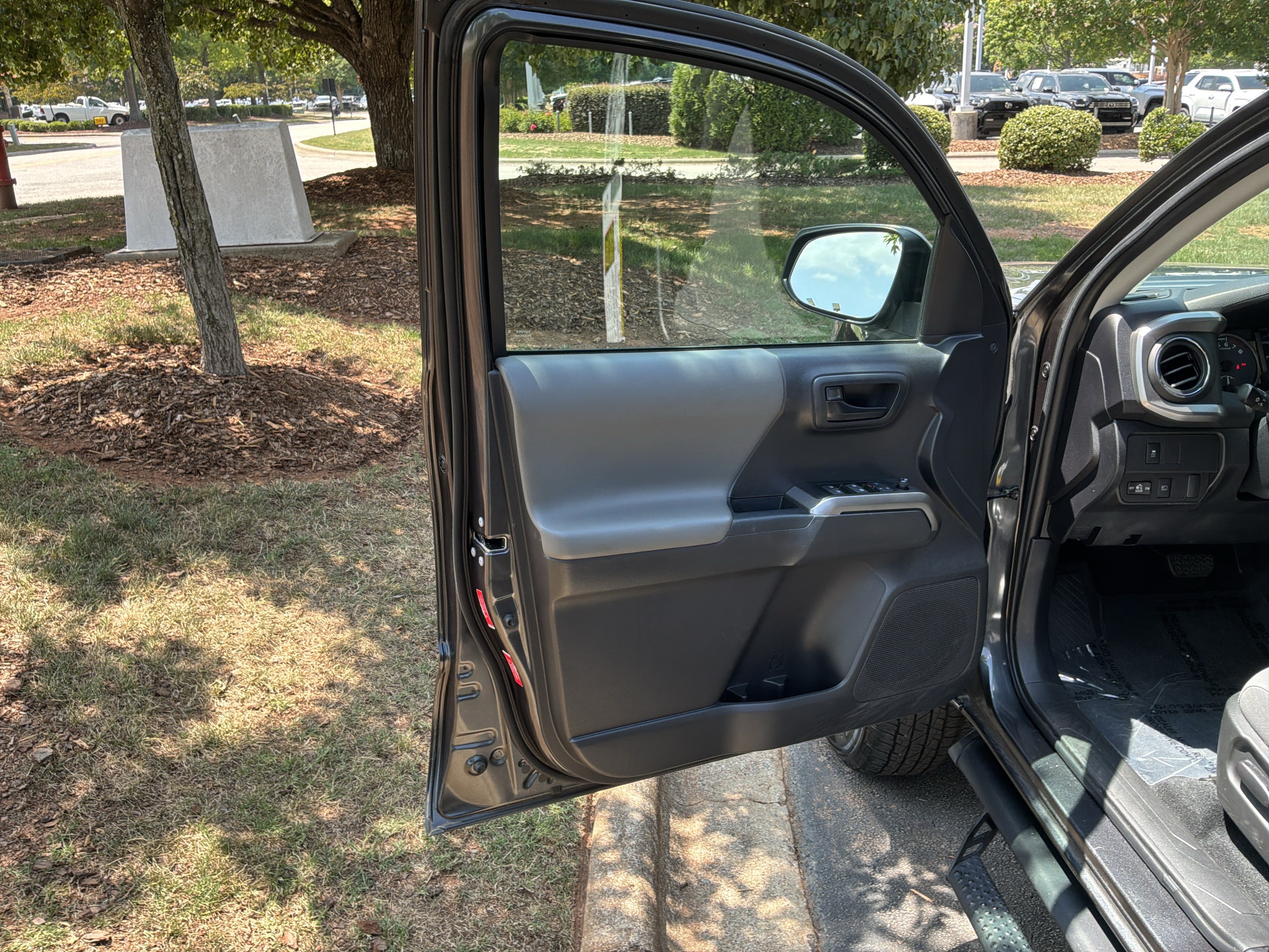 Used 2023 Toyota Tacoma SR5 RWD image 14
