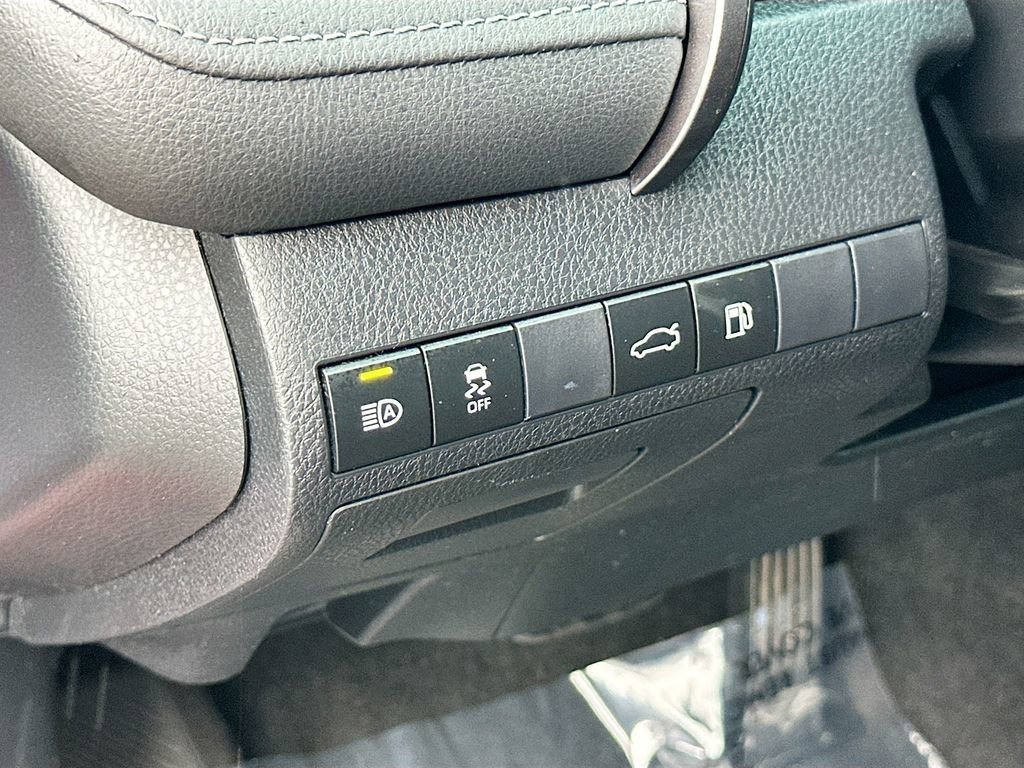 Used 2018 Toyota Camry XSE image 10