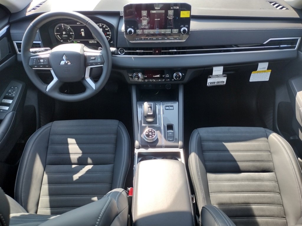 New 2025 Mitsubishi Outlander SE image 2
