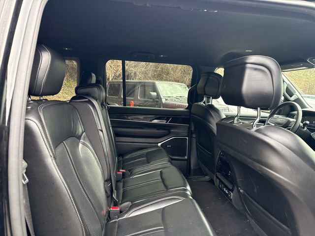 Used 2023 Jeep Wagoneer 4WD image 12