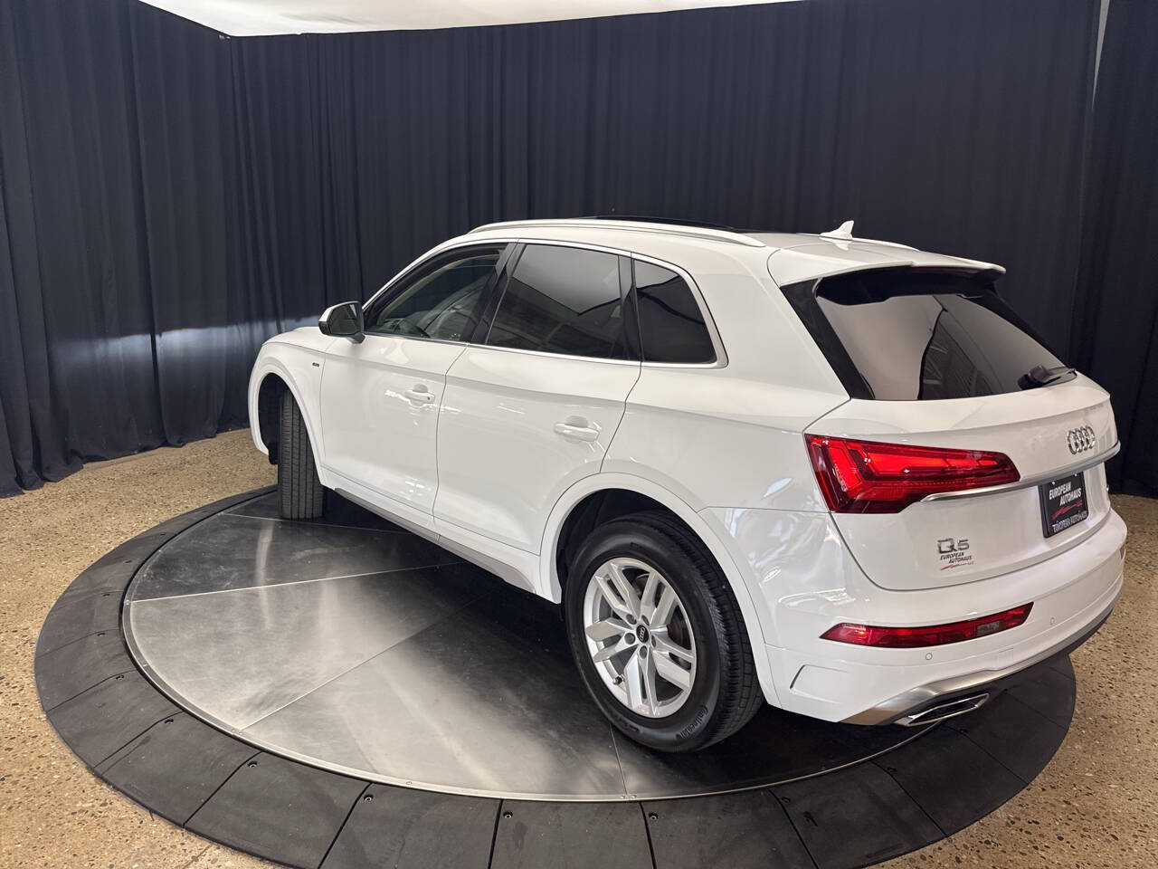 Used 2024 Audi Q5 2.0T Premium w/ Convenience Package AWD/4WD image 4