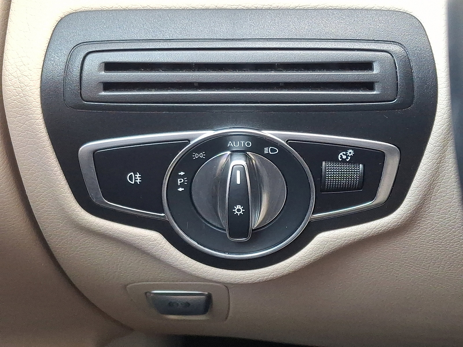 Used 2022 Mercedes-Benz GLC 300 4MATIC image 23