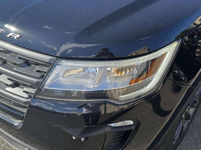 Used 2019 Ford Explorer XLT w/ Equipment Group 202A AWD/4WD image 8