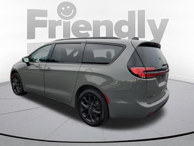 Used 2025 Chrysler Pacifica Limited AWD/4WD image 3