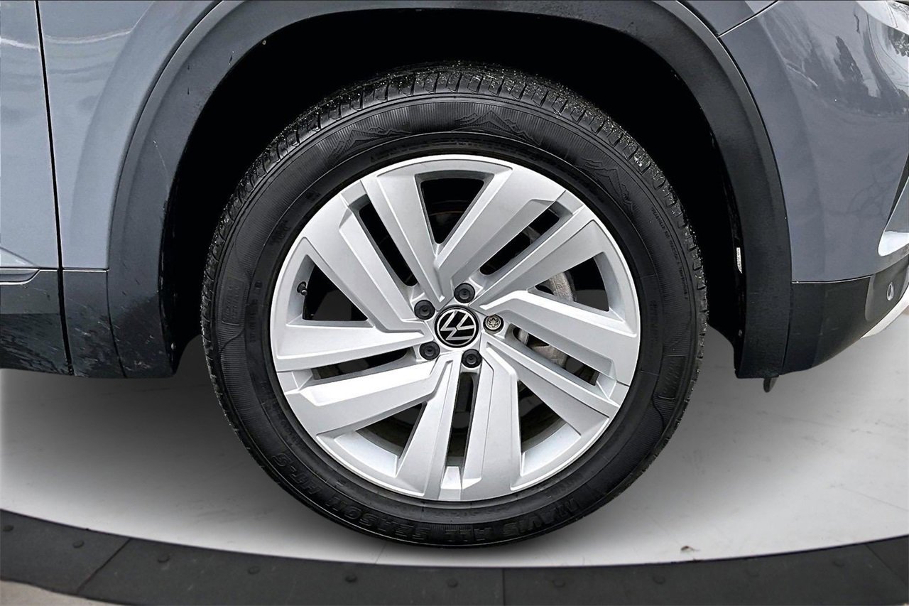 Used 2022 Volkswagen Atlas Cross Sport SE image 34