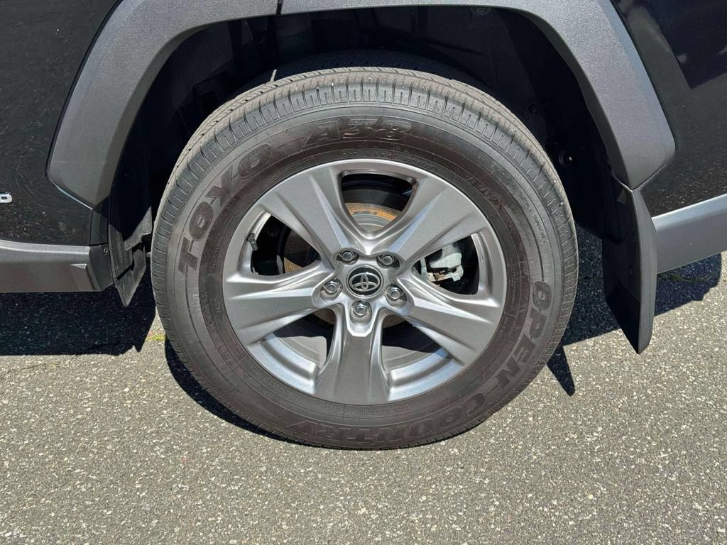 Used 2023 Toyota RAV4 LE AWD/4WD image 11