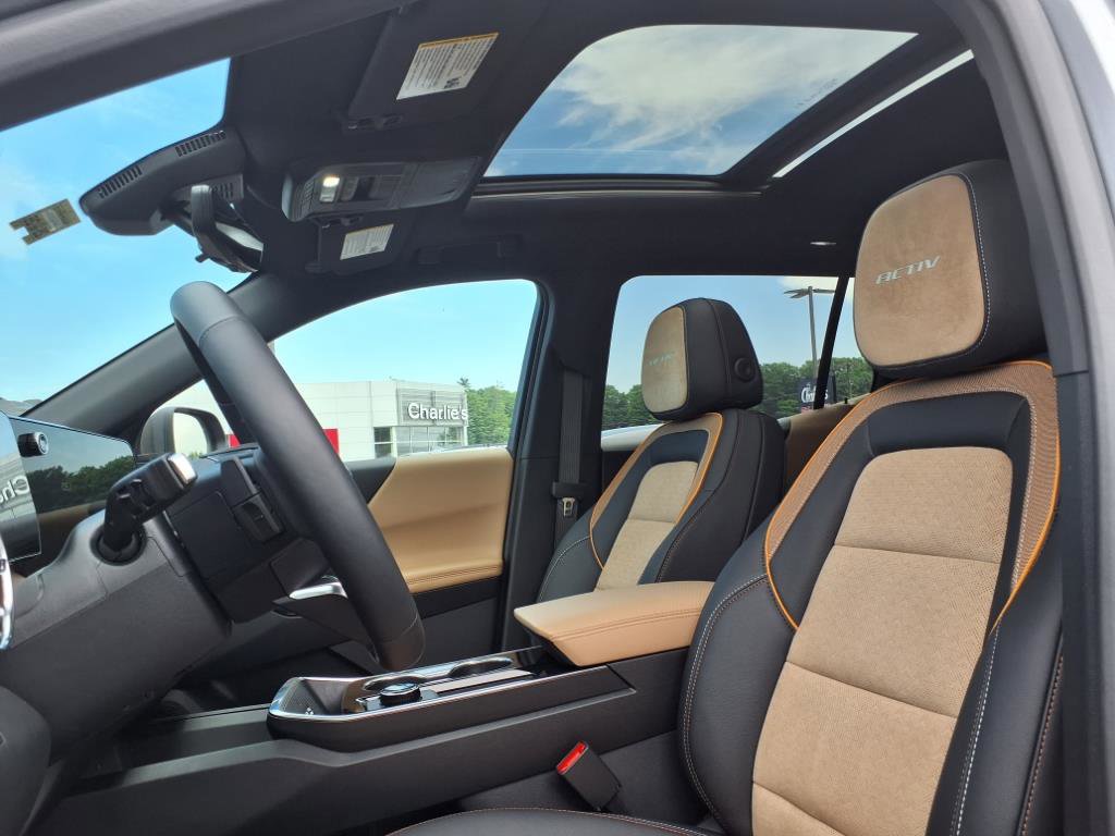 Used 2025 Chevrolet Equinox ACTIV w/ Safety and Technology Package image 7