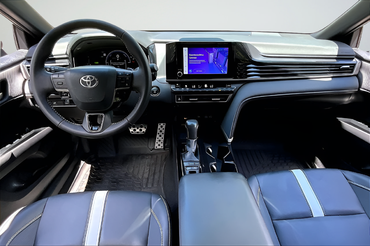 Used 2026 Toyota Camry SE FWD image 7