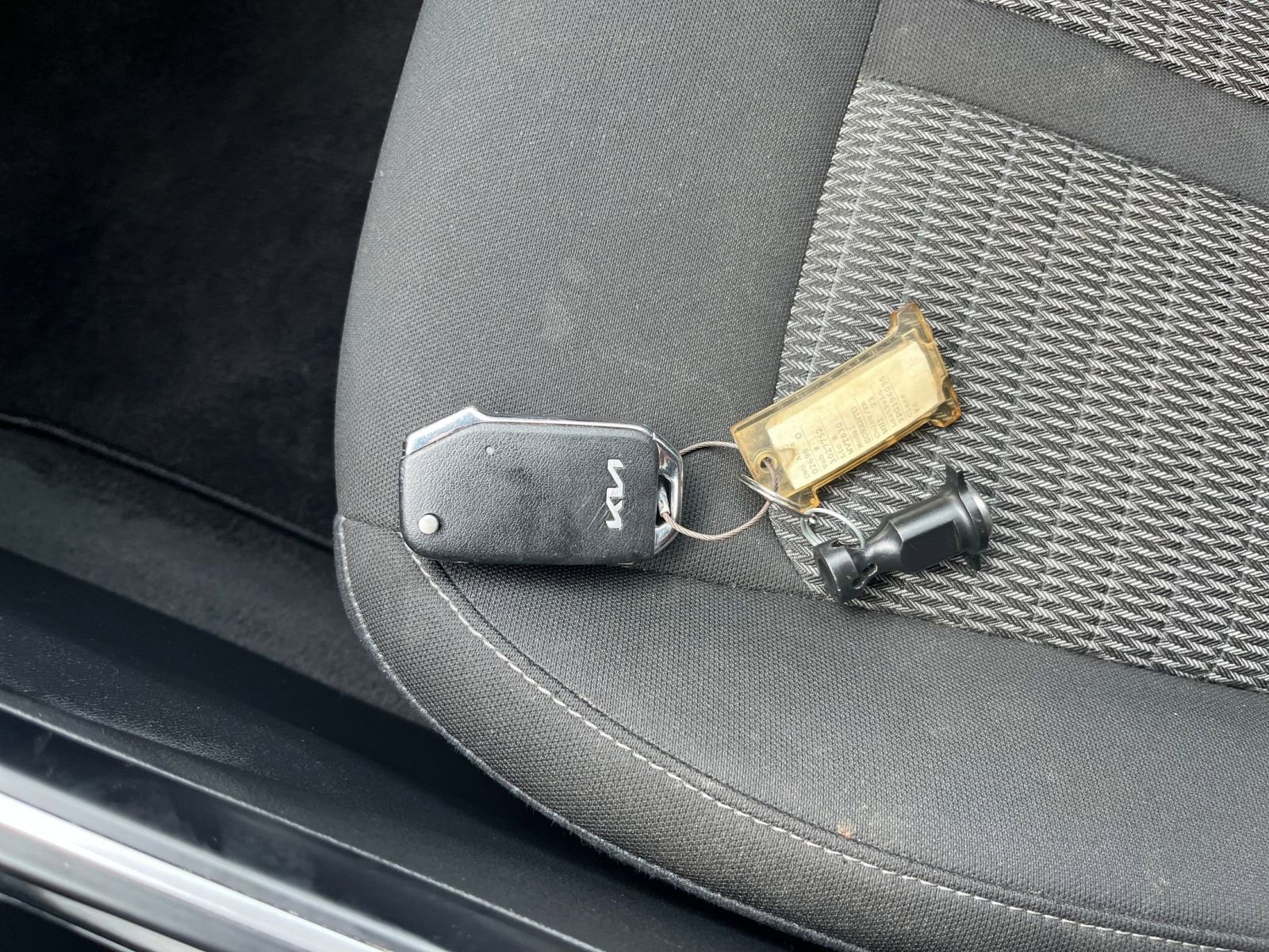 Used 2023 Kia Sorento LX image 21