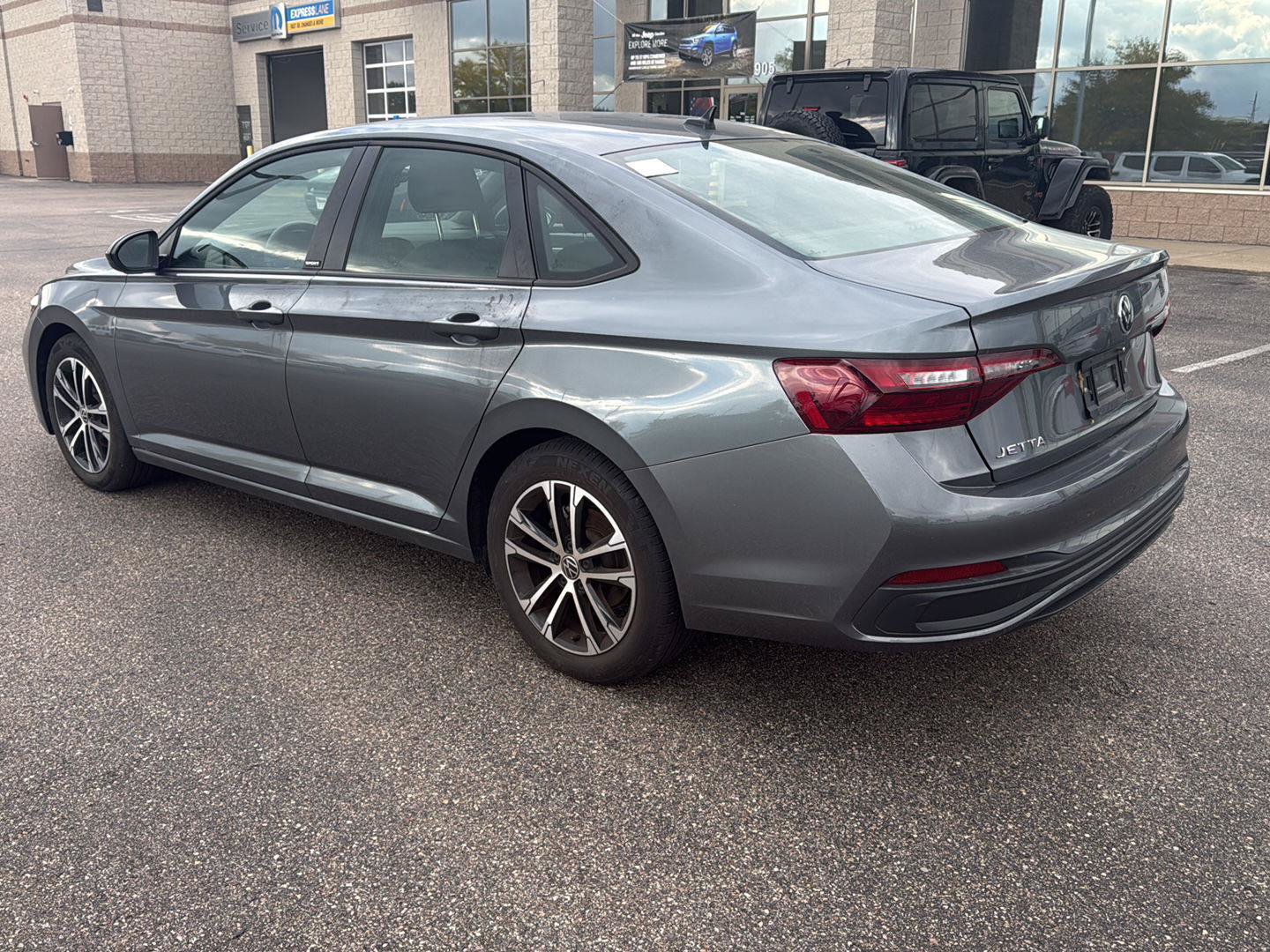 Used 2024 Volkswagen Jetta Sport FWD image 3