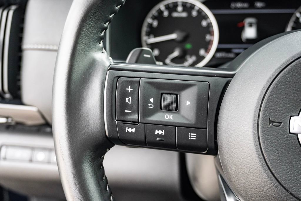 Used 2025 Nissan Pathfinder SV image 18