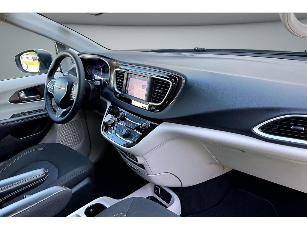 Certified 2024 Chrysler Voyager LX FWD image 47