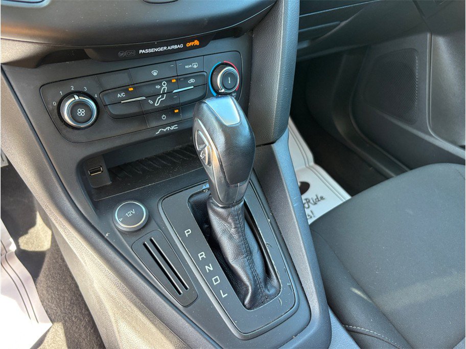 Used 2015 Ford Focus SE FWD image 26