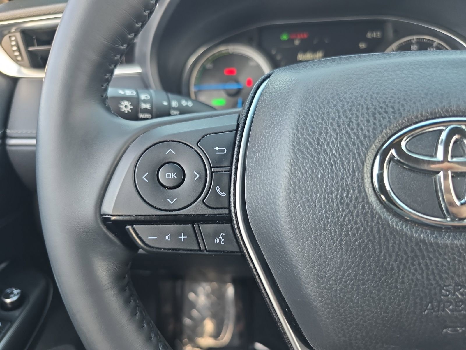 Certified 2024 Toyota Venza XLE image 21