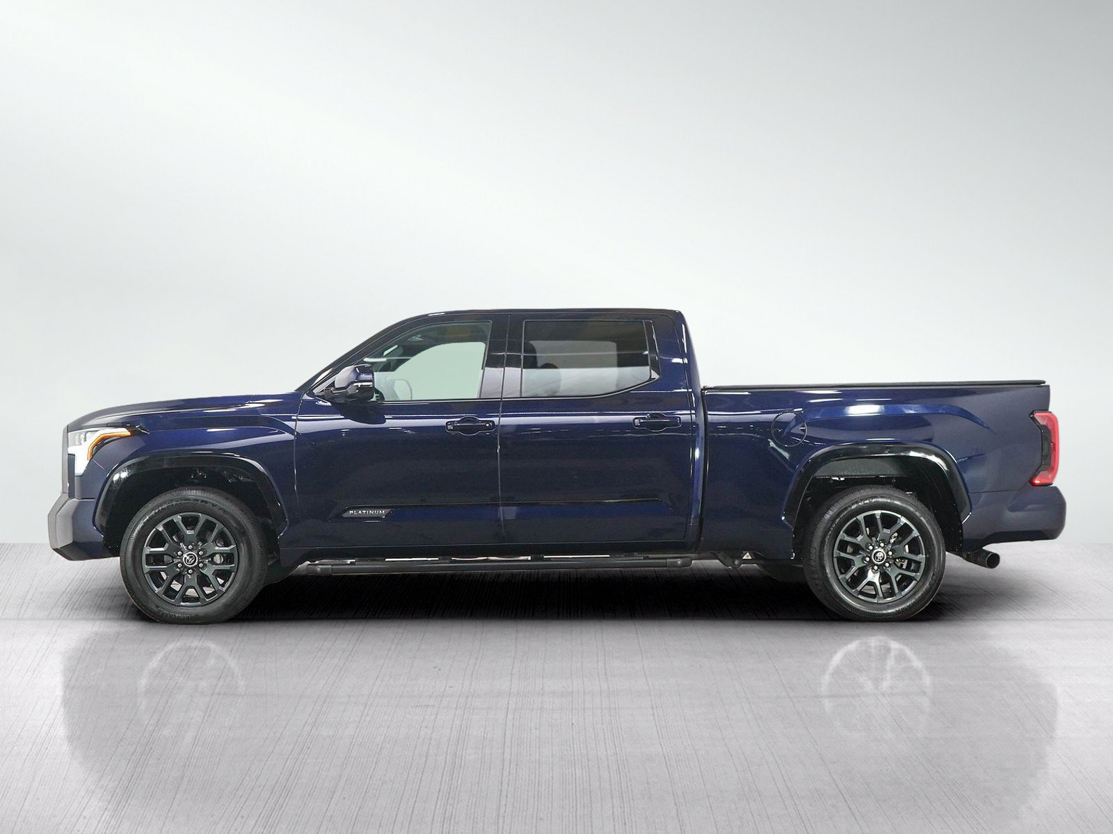 Used 2023 Toyota Tundra Platinum AWD/4WD image 2