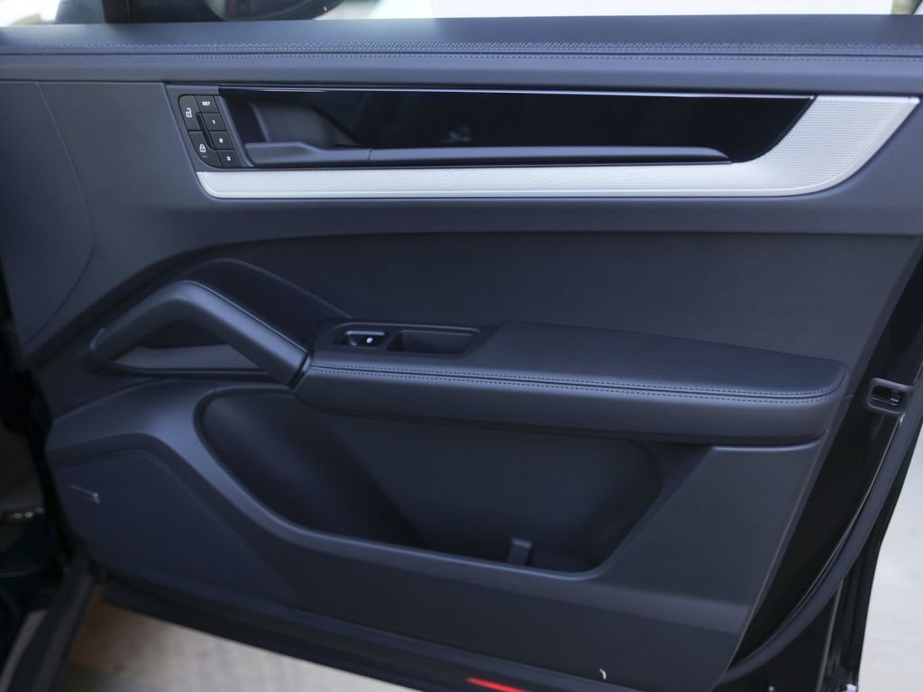 New 2026 Porsche Cayenne S image 36