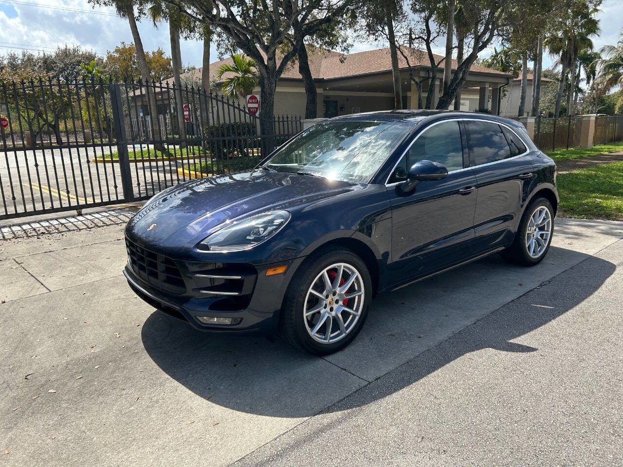 Used 2017 Porsche Macan Turbo image 3