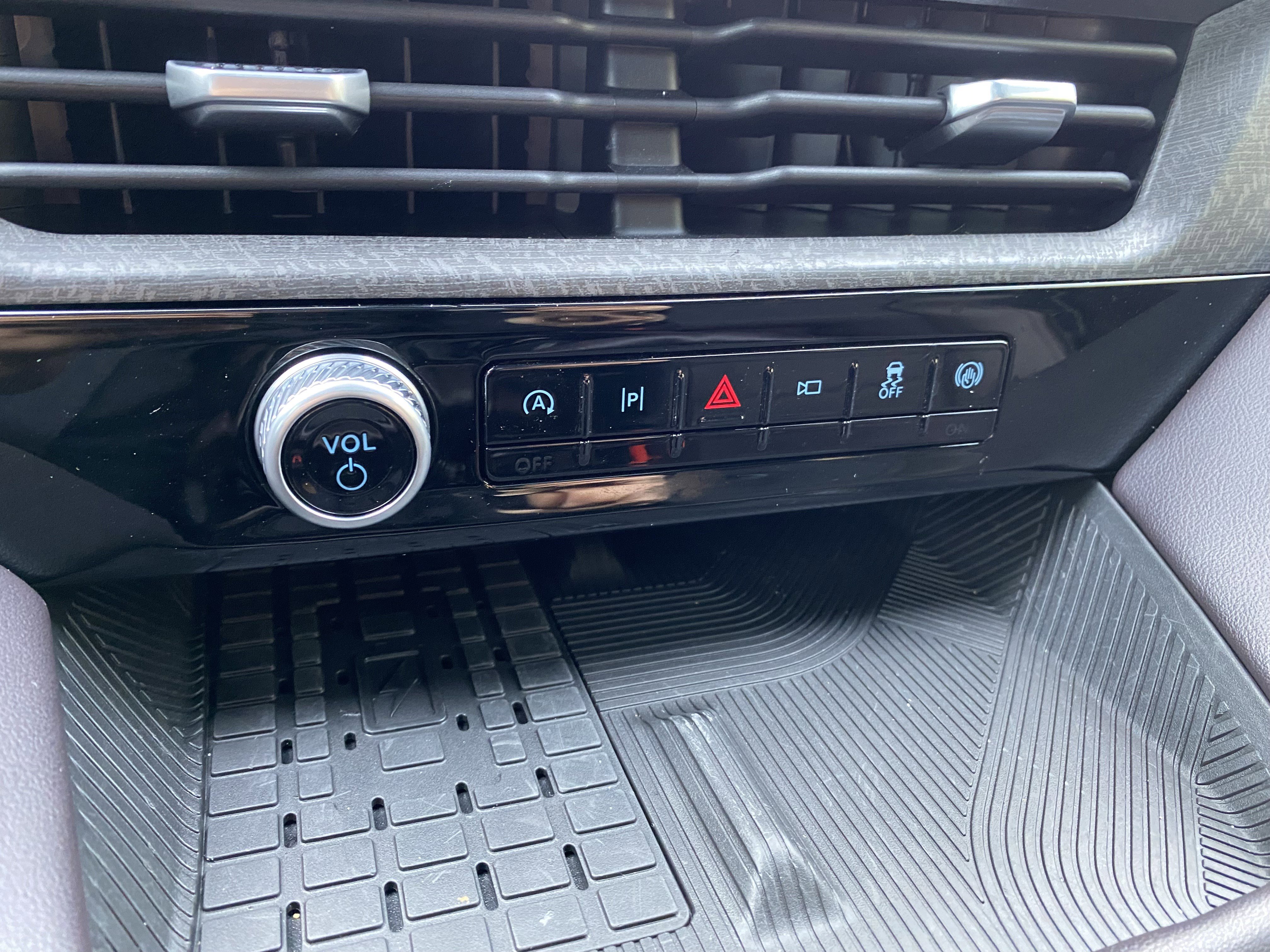 Used 2025 Ford Explorer Platinum image 29