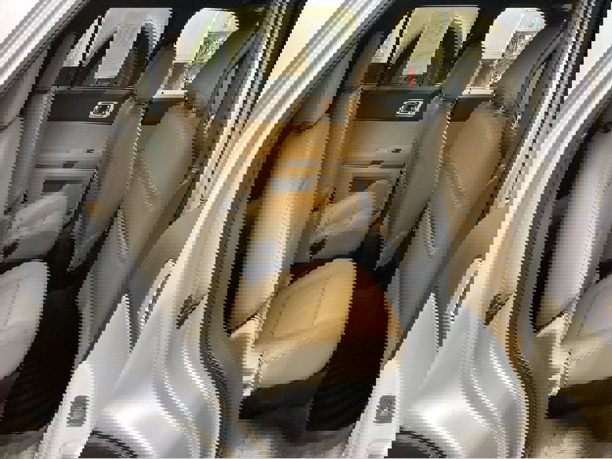 Used 2015 Ford Explorer XLT w/ Equipment Group 202B image 7