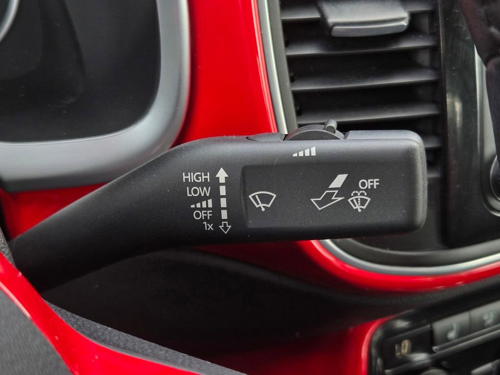 Used 2018 Volkswagen Beetle 2.0T SE FWD image 20