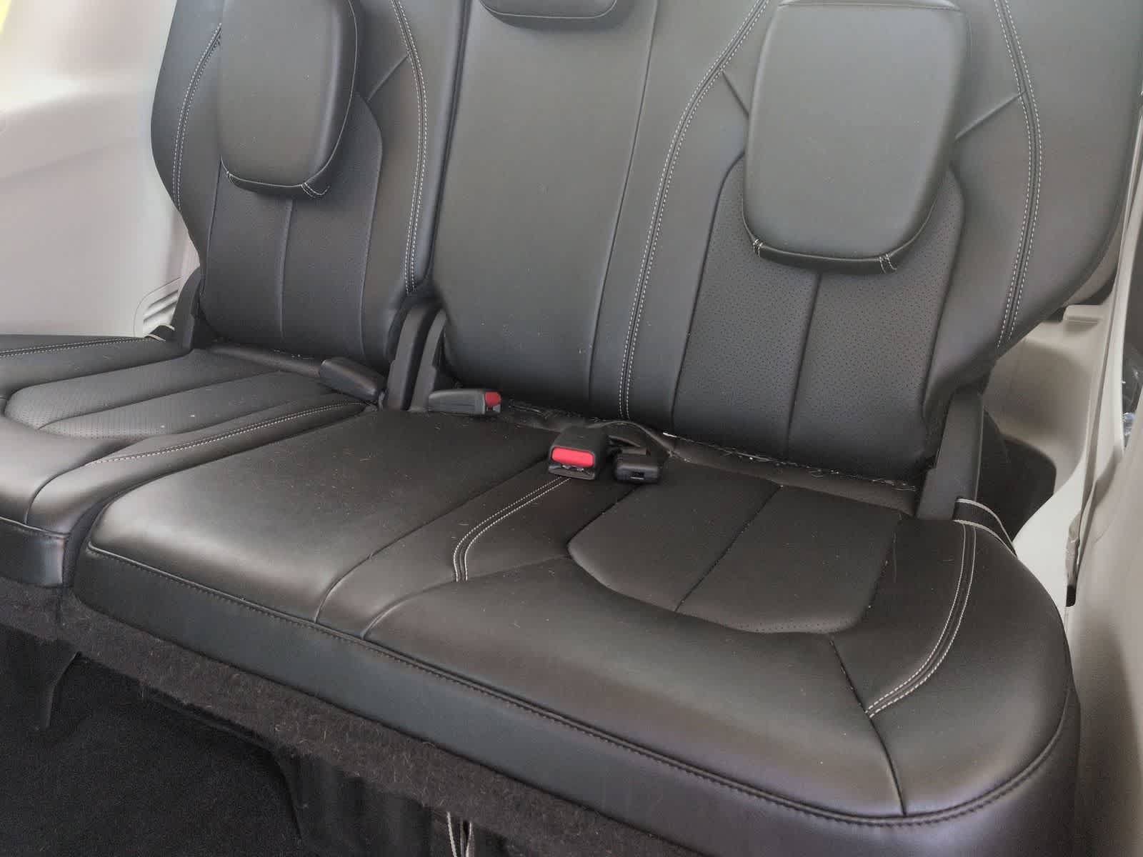 Certified 2023 Chrysler Pacifica Touring-L AWD/4WD image 36