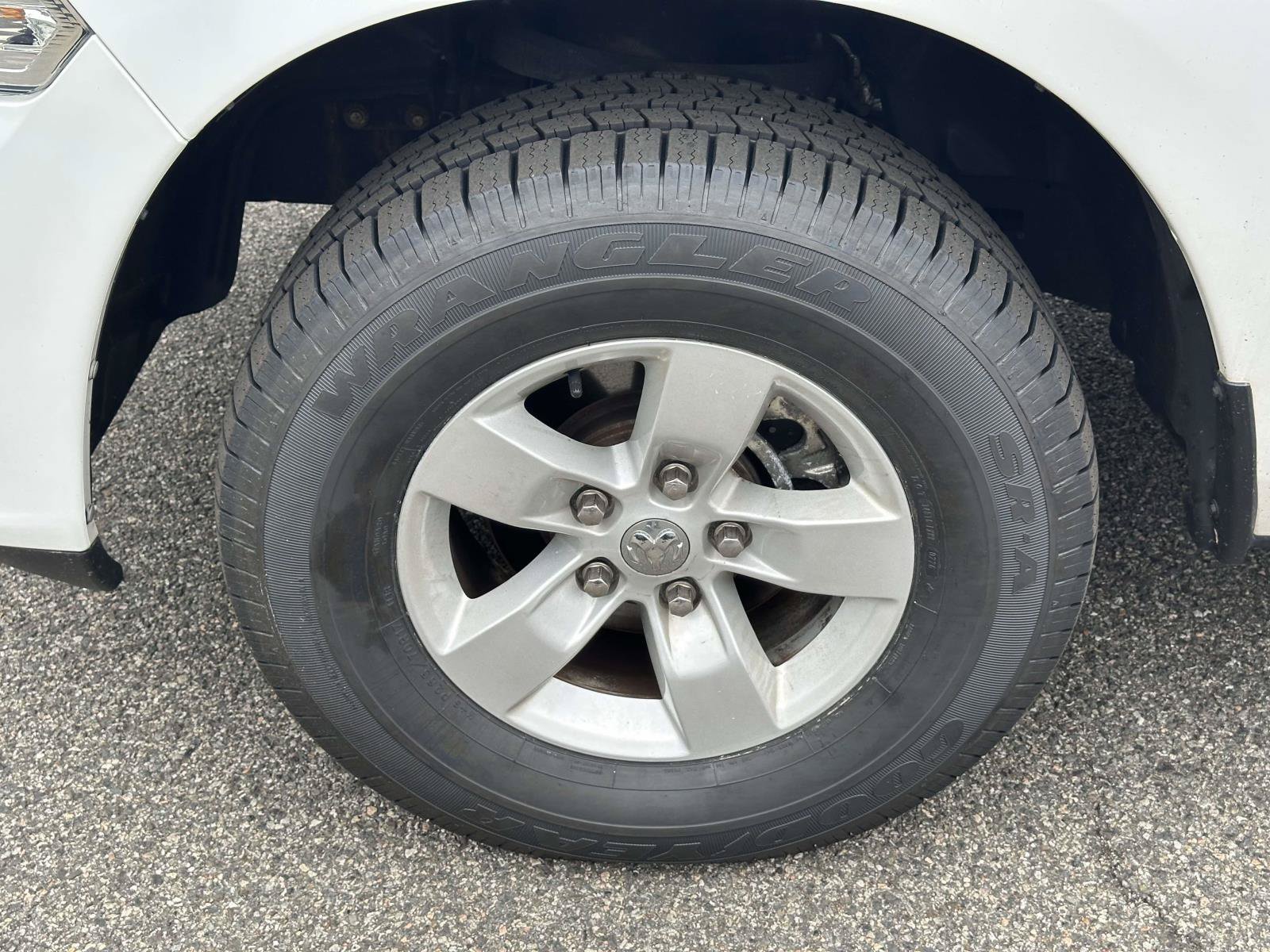 Used 2019 RAM 1500 Express AWD/4WD image 8