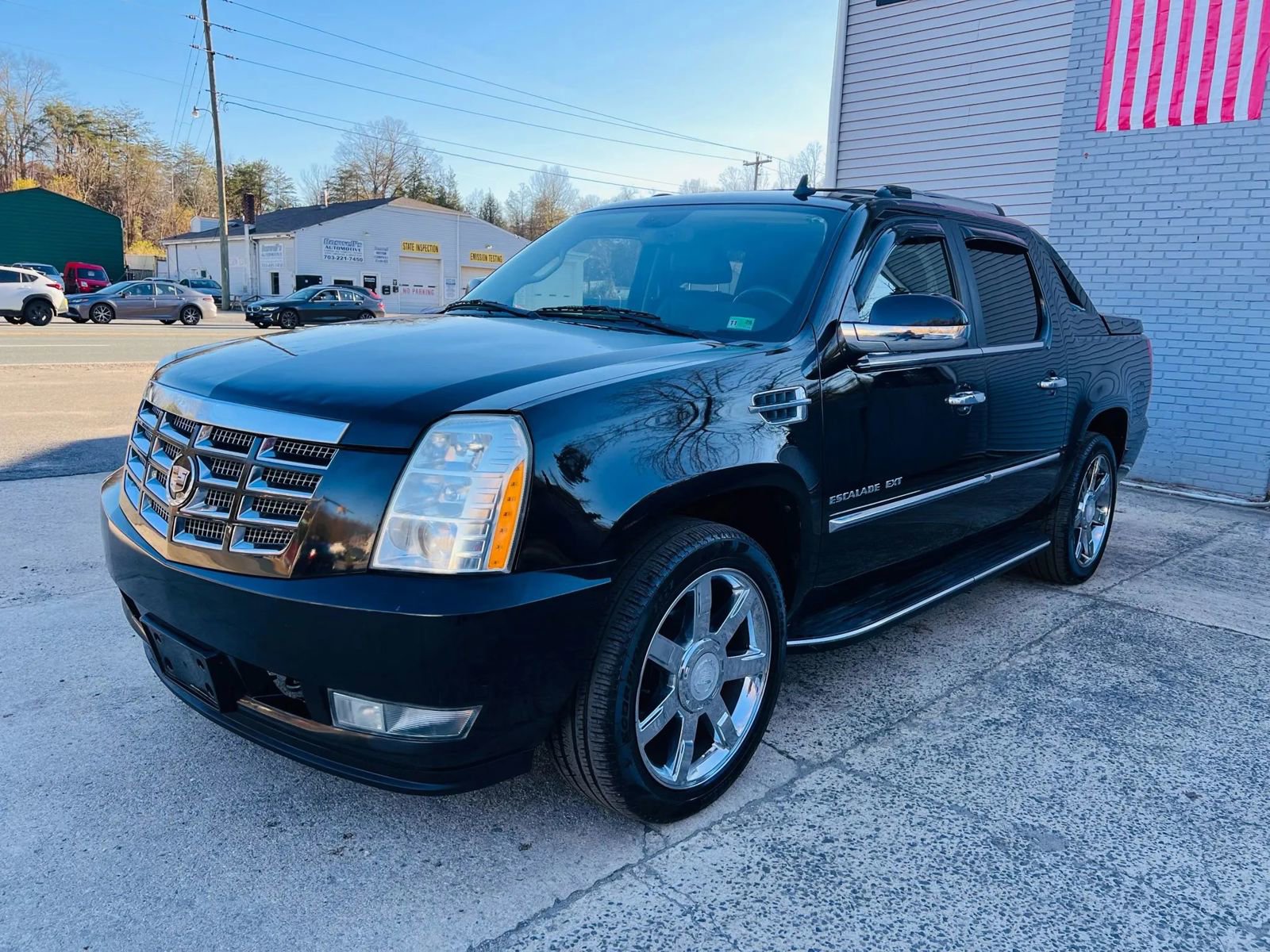 Used 2009 Cadillac Escalade EXT image 1