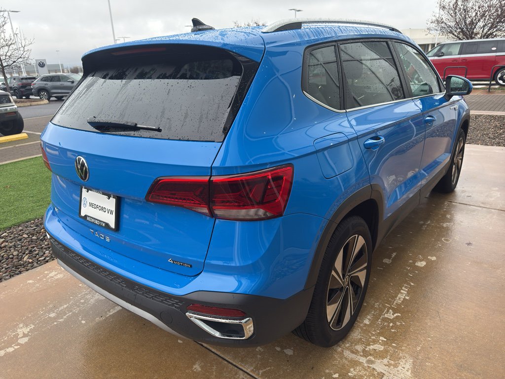 Used 2024 Volkswagen Taos SE w/ Panoramic Sunroof Package image 4