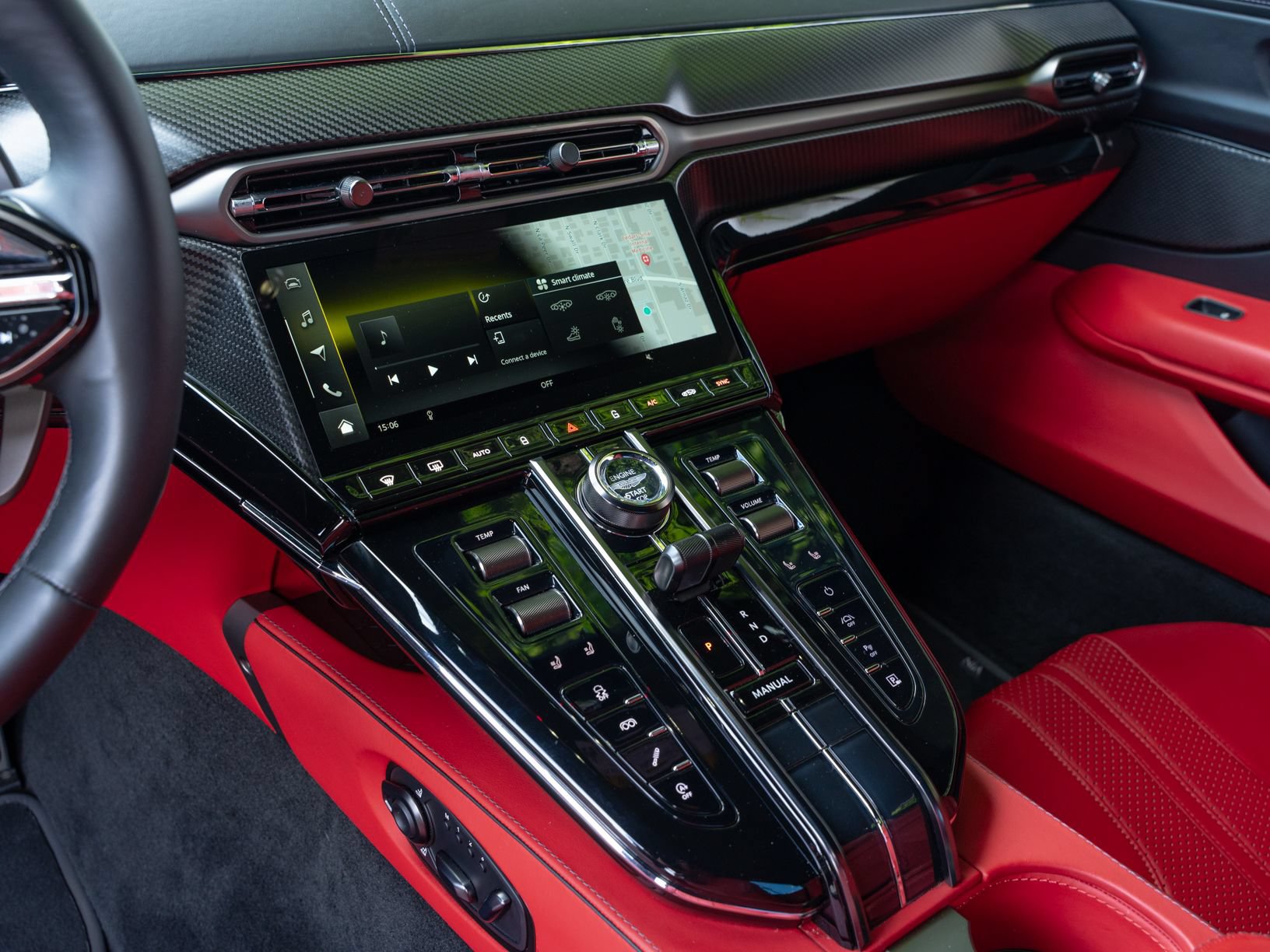 Used 2025 Aston Martin V8 Vantage Coupe RWD image 10