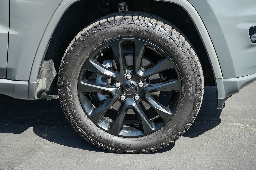 Used 2020 Jeep Grand Cherokee Altitude AWD/4WD image 10