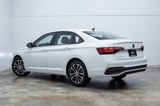 Used 2024 Volkswagen Jetta Sport image 12