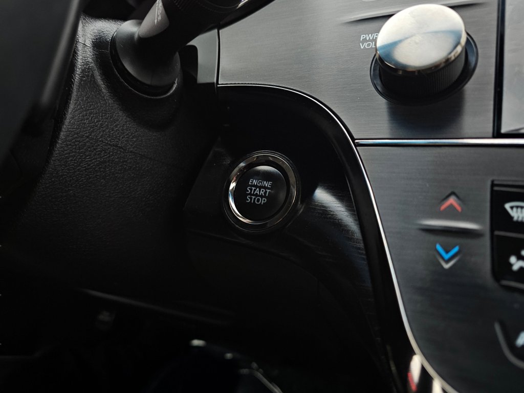 Used 2016 Toyota Avalon Touring image 10