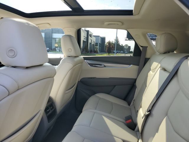 Certified 2020 Cadillac XT5 Premium Luxury w/ LPO, Floor Liner Package AWD/4WD image 9