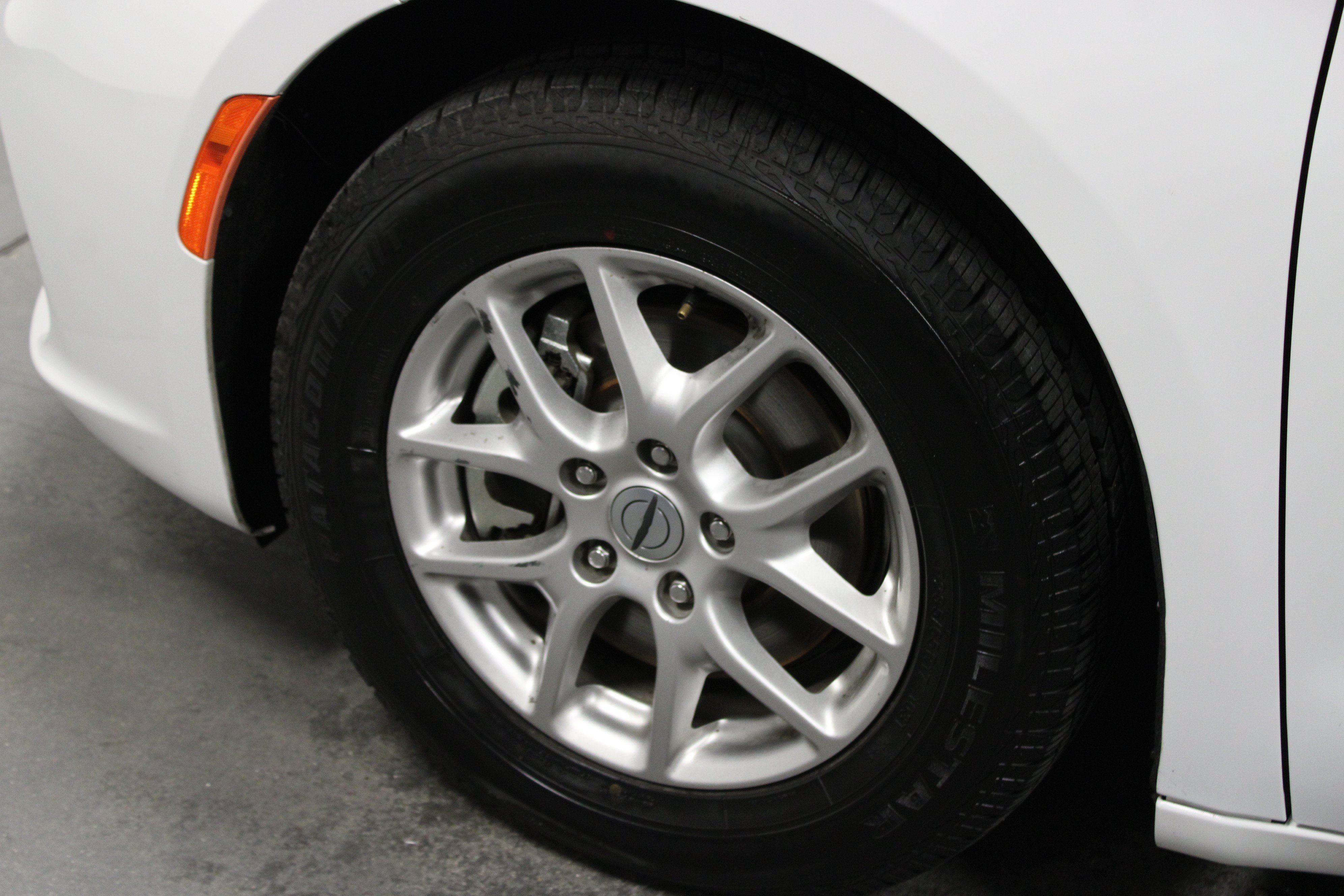 Used 2024 Chrysler Pacifica Touring-L FWD image 10