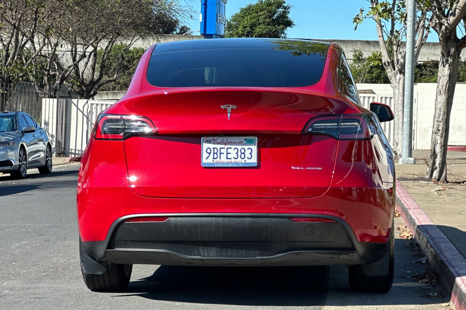 Used 2022 Tesla Model Y Long Range image 4