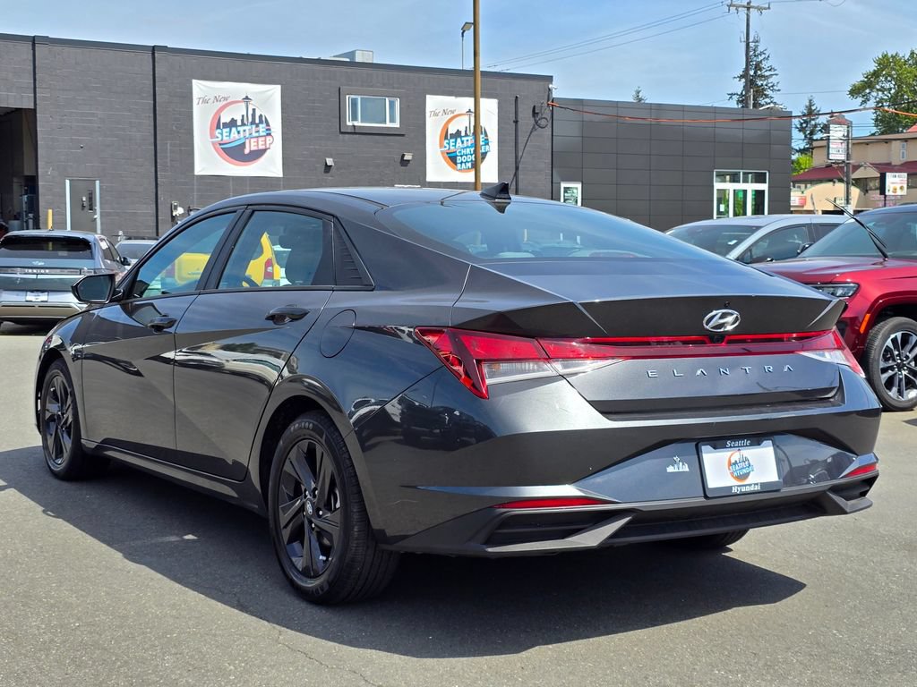 Used 2022 Hyundai Elantra SEL FWD image 5