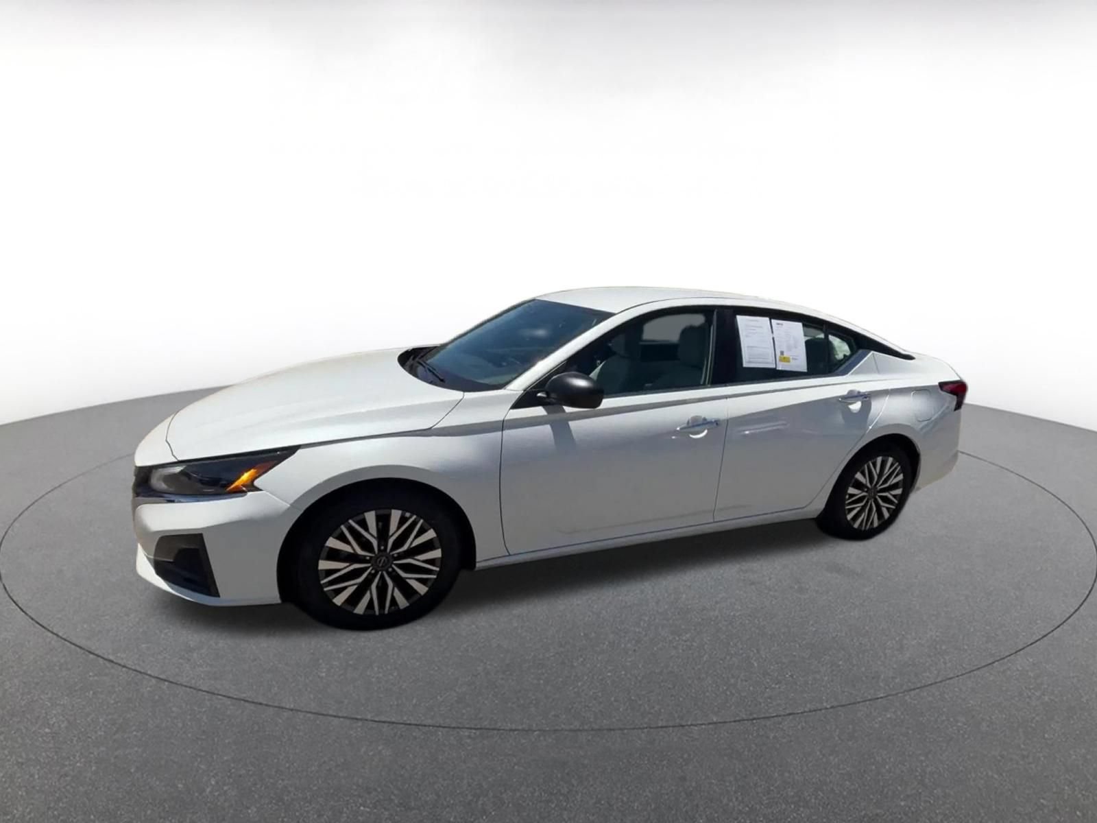 Used 2025 Nissan Altima 2.5 SV FWD image 8