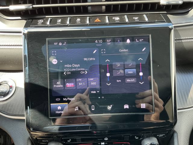 Used 2024 Jeep Grand Cherokee Laredo X w/ Luxury Tech Group I AWD/4WD image 9