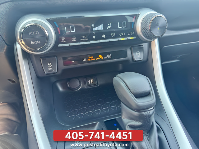 Used 2025 Toyota RAV4 XLE FWD image 12