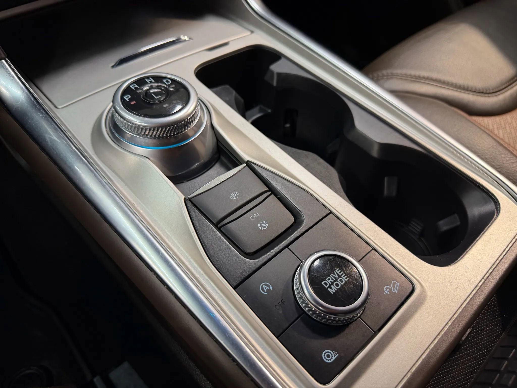 Used 2022 Ford Explorer King Ranch w/ Premium Technology Package image 28