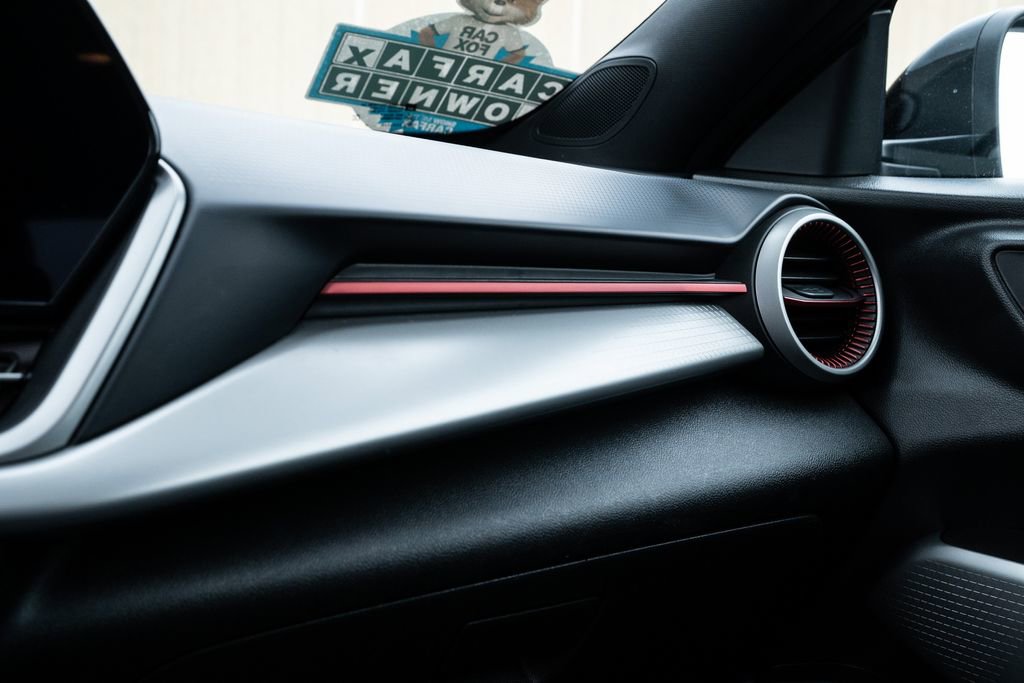 Used 2024 Chevrolet Trax RS w/ Sunroof Package image 29