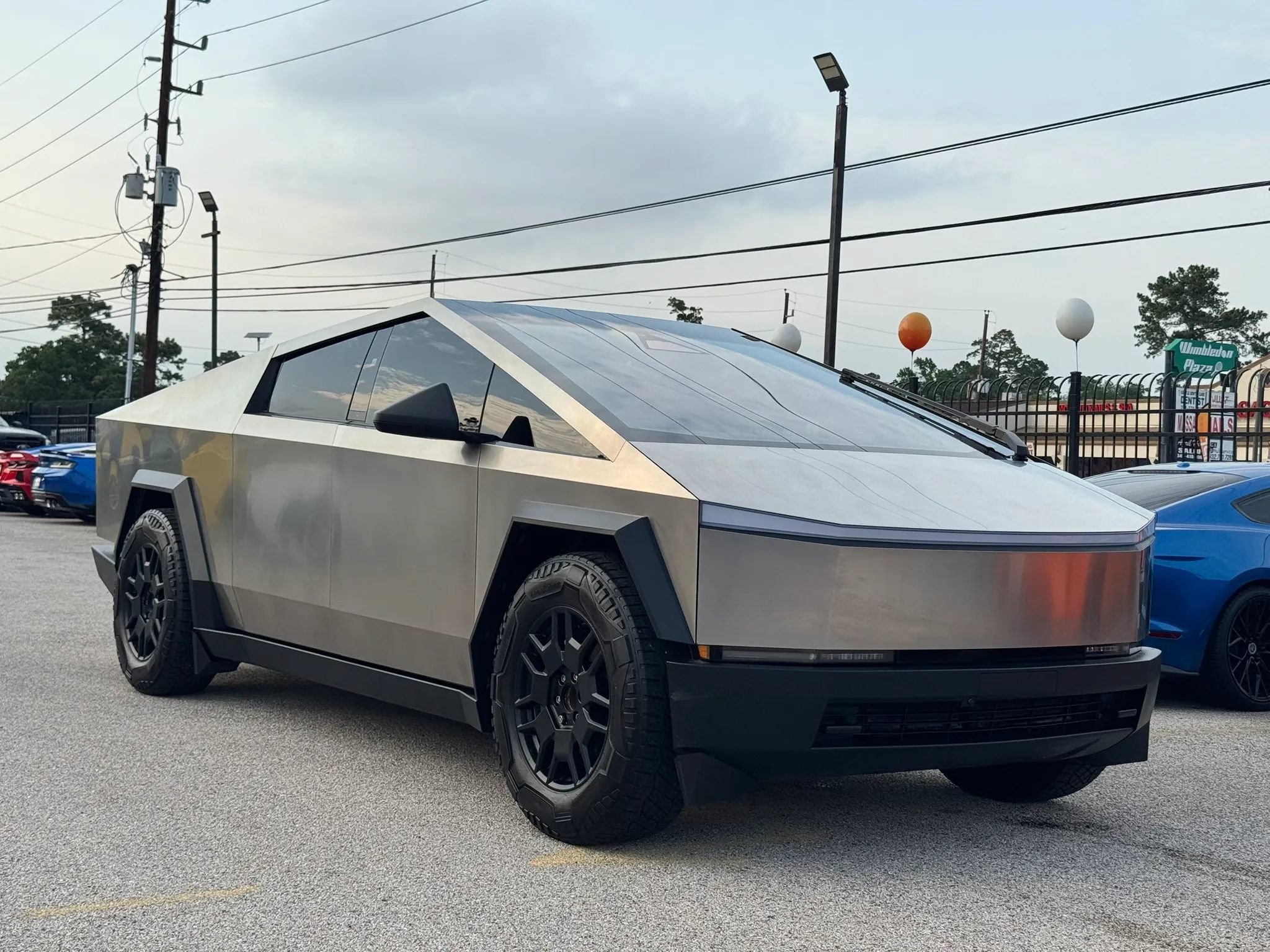 Used 2024 Tesla Cybertruck AWD Crew Cab image 7