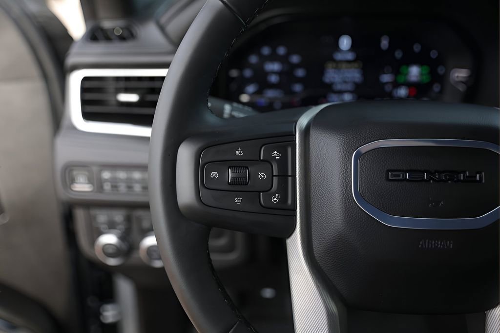 Used 2024 GMC Yukon Denali image 14