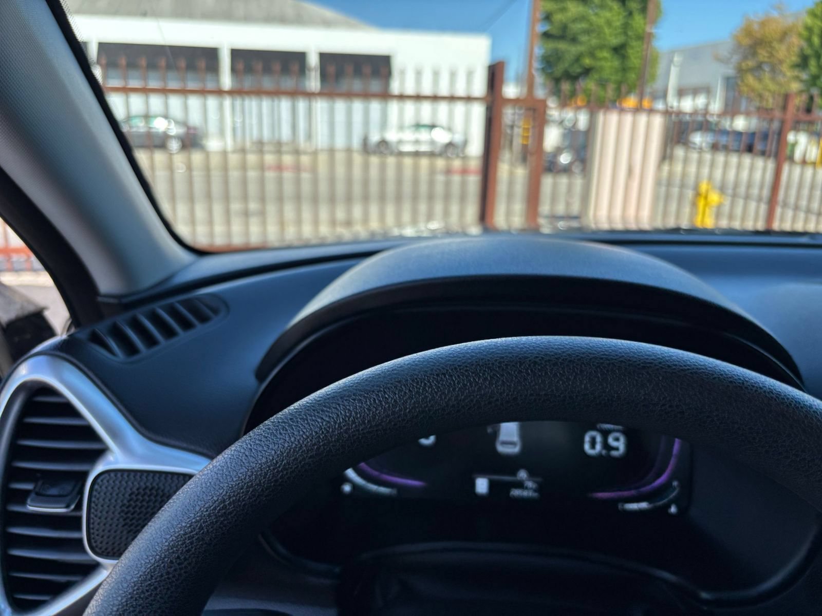 Used 2025 Kia Soul LX w/ LX Technology Package FWD image 34
