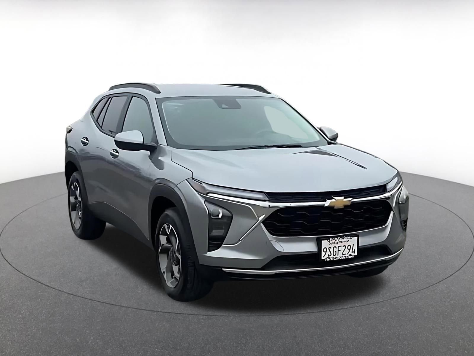 Used 2025 Chevrolet Trax LT image 3
