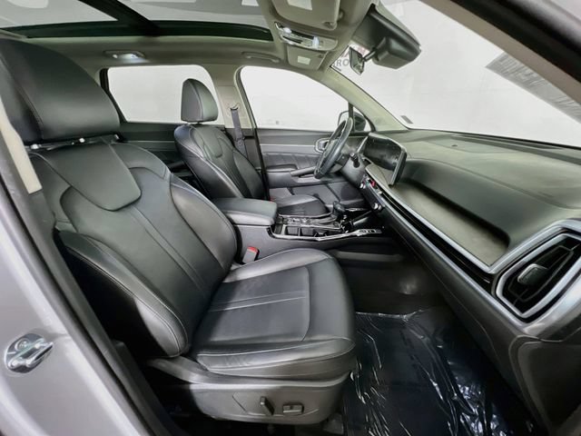 Used 2025 Kia Sorento SX AWD/4WD image 43