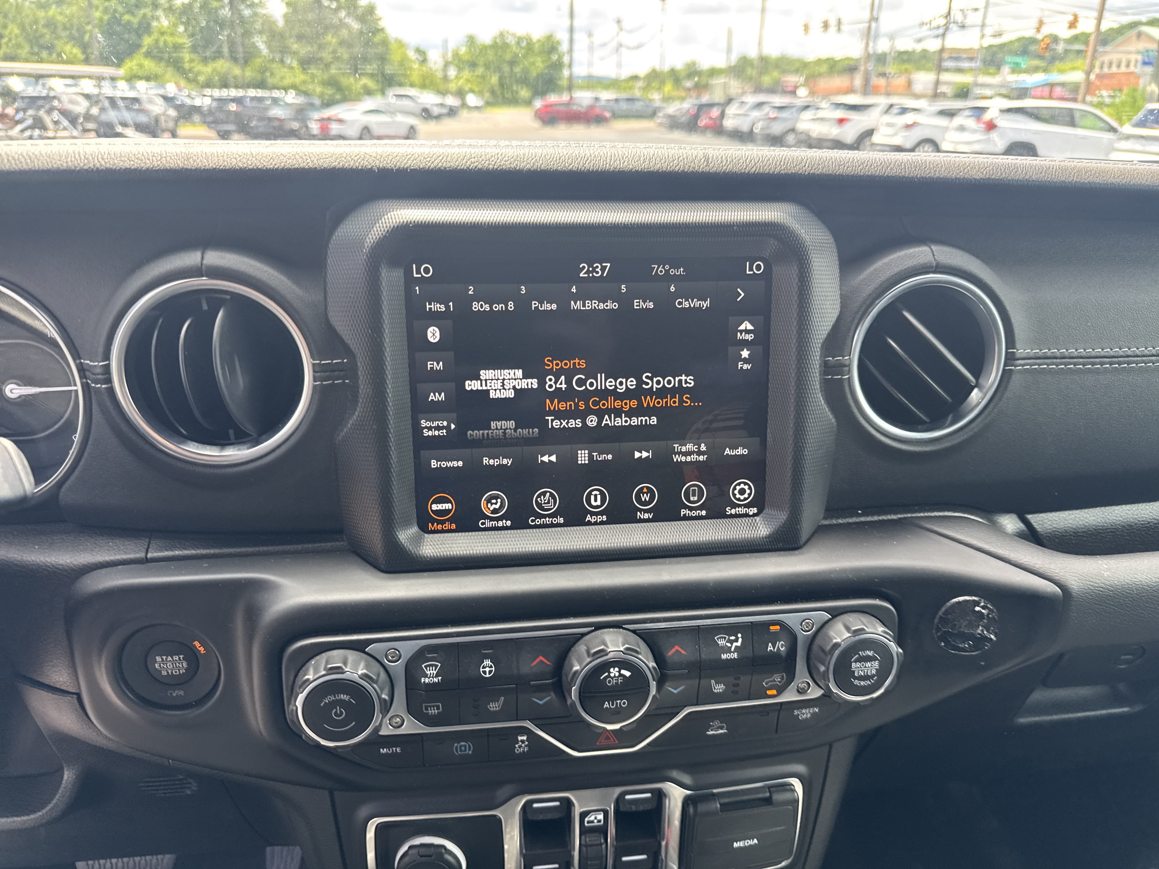Used 2023 Jeep Wrangler Unlimited Sahara w/ Cold Weather Group AWD/4WD image 23