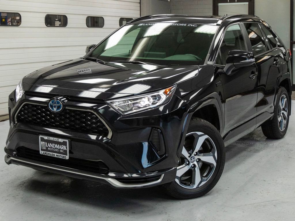 Used 2021 Toyota RAV4 SE image 12