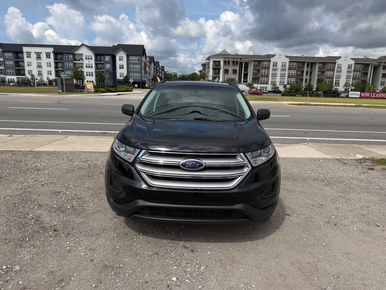 Used 2018 Ford Edge SE FWD image 4