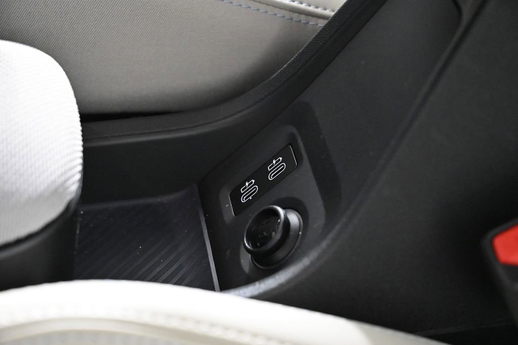 Used 2025 MINI Cooper 2-Door Hardtop image 22